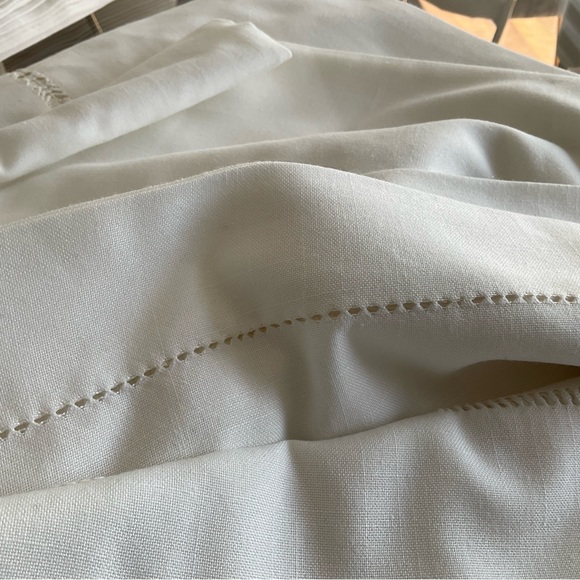 NEW Set of tablecloth and matching napkins - Picture 8 of 9